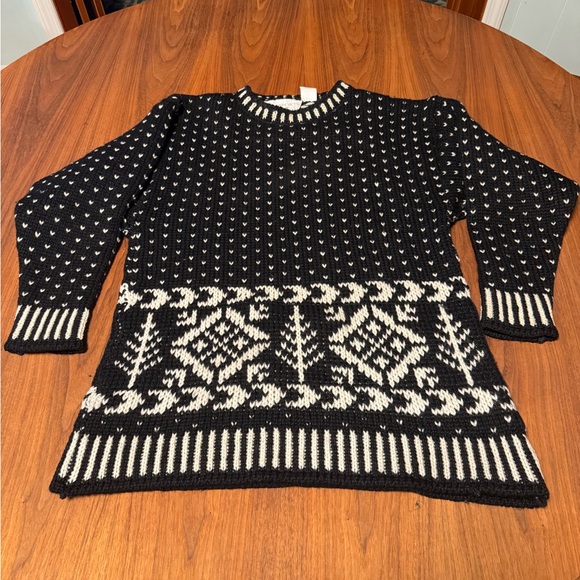 Vintage Passports Pier 1 imports Black & White  Hand Knit Wool Sweater SzL - Picture 1 of 11